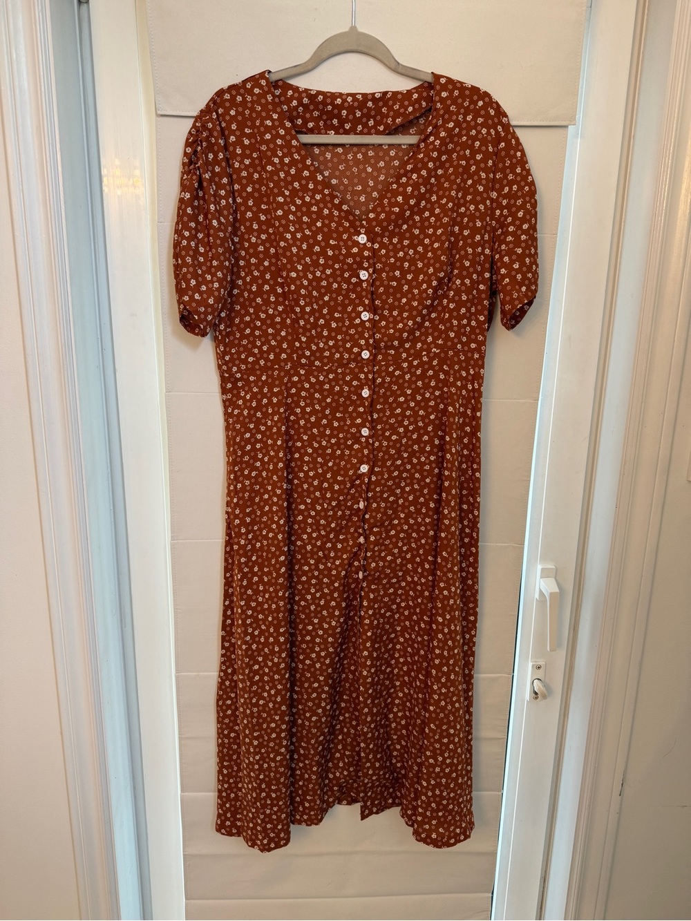 Vintage Floral Button-Front Midi Dress